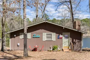 Serene Lakefront Cabin, Fishing, Firepit, Kayaks - Image 4