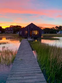 The Boathouse: Charming & Historic Waterfront Stay - Image 2