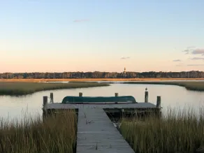 The Boathouse: Charming & Historic Waterfront Stay - Image 3