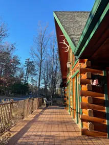 Bear Villa Lodge-Sleeps 10 comfortably, nature galore, about 25 mins to JMU - Image 4