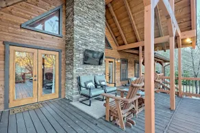 Luxury Riverfront Cabin - Pet Friendly - Image 4