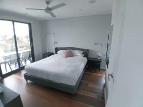 Brand NEW VIP Luxury 5/5 Star Beachside Escape - Image 3