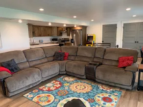 Spacious 3 bedroom basement apartment with view - Image 4