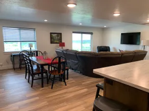 Spacious 3 bedroom basement apartment with view - Image 3