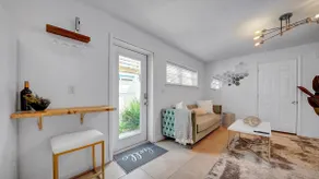 Oceanside 1st floor home, 1 block away from beach and 15 mins away from Mayo - Image 5