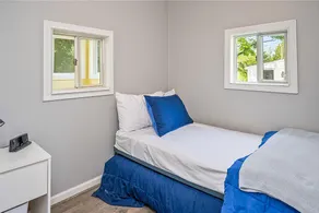 Pet Friendly Cozy Cottage with Lake Access - Image 3