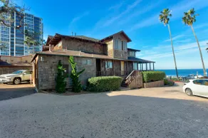 Oceanfront Vacation Home with Luxurious En Suite - Image 3