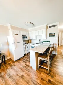 Lakeview condo - Image 4