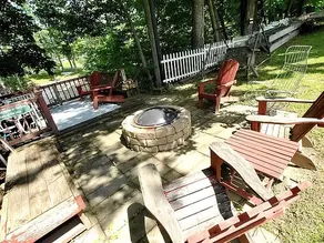 Cheerful Family Lakeside getaway - Image 2