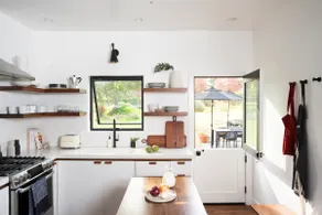 Designer Wine Country Cottage in Perfect Location - Image 3