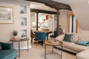 Chester Townhouse | 2 En suite Beds | Parking - Image 4