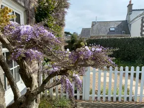 Country cottage with private garden close to beach - Image 2