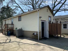 Cute, small cottage minutes from restaurants/bay - Image 2