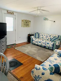Cute, small cottage minutes from restaurants/bay - Image 3