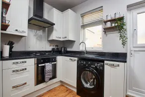 Stylish 2 Bedroom Flat - Close To Newcastle City Centre - Image 5