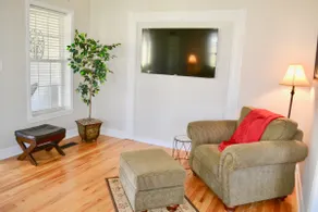Beautiful two bedroom cottage near downtown - 357 - Image 5