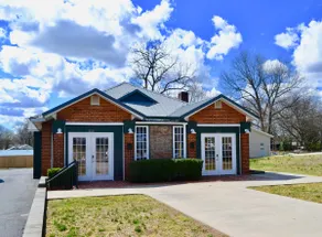 Beautiful two bedroom cottage near downtown - 357 - Image 2