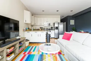 Cozy/Spacious WFH Family Friendly w Permit Parking - Image 2