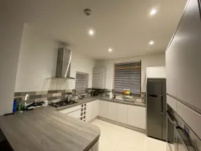 Modern 2 bedroom guest house w private astro yard - Image 4
