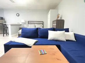 Cozy Suite Located By Main Attractions - Image 3