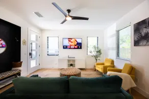 Family Downtown Retreat | • Free Parking - Image 2