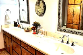 Secluded cabin amenities Hot Tub/Pool 5 min town - Image 3