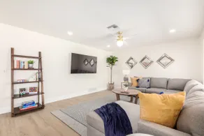 Gorgeous 5 Bedroom / 4 Bath Home with Heated Pool! - Image 4
