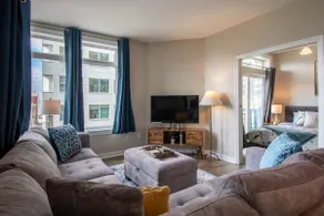 Elegant 2 Bedroom Home in the Heart of Seattle! - Image 4