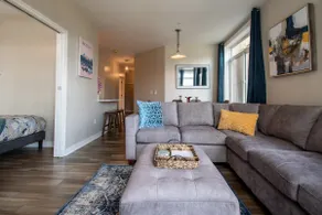 Elegant 2 Bedroom Home in the Heart of Seattle! - Image 3