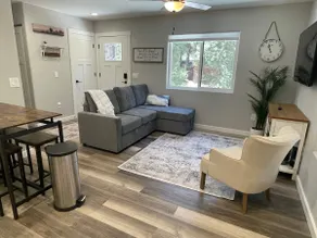 Adorable 2 bedroom guesthouse in the pines - Image 2