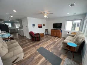 Beautiful water front house with sandy beach - Image 4