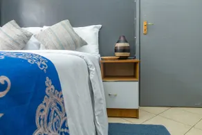 Nawiri House: Cozy 1-bedroom with ample parking - Image 3