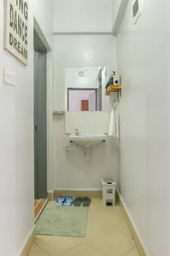 Nawiri House: Cozy 1-bedroom with ample parking - Image 5