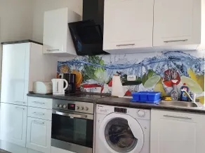 Beautiful bright accommodation very centrally located - Image 5
