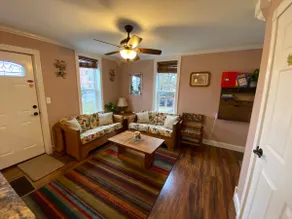 Cheerful Suite-Hidden Charm Suites DwnTwn Mth2Mth - Image 2