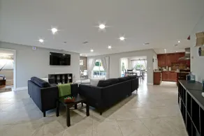 Renovated House Heated Pool Gourmet Kitchen Pet Friendly Walking to the Downtown - Image 3