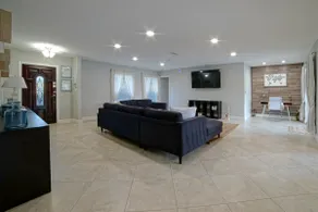 Renovated House Heated Pool Gourmet Kitchen Pet Friendly Walking to the Downtown - Image 5