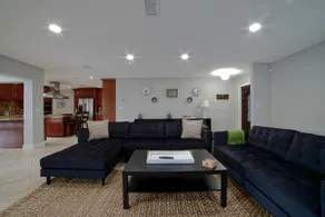 Renovated House Heated Pool Gourmet Kitchen Pet Friendly Walking to the Downtown - Image 4