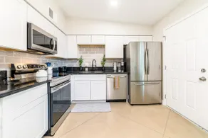 Cozy 2BR Townhome in Central Tucson Wow - Image 3