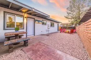 Cozy 2BR Townhome in Central Tucson Wow - Image 5