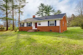 Pleasant Acre -Charming and Spacious Home - Image 4