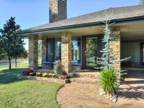 Private Cabin on acreage with pool & tennis court! - Image 3