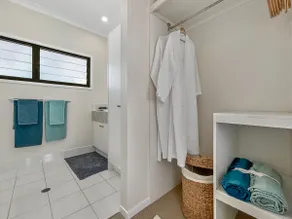 Serene Beachside Apartment - Image 5