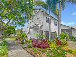 Serene Beachside Apartment - Image 2