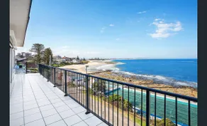 Central Coast Beachfront Penthouse Apartment - Image 2