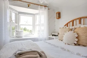 The Emerald Cottage - one block to beach/hot tub - Image 5