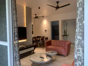 Comfy & Chic 2 Bedroom and a study room condo - Image 2