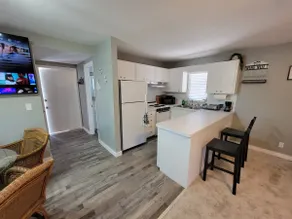 Walk to Siesta Beach, Restaurants, Shopping &More! - Image 2