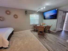 Walk to Siesta Beach, Restaurants, Shopping &More! - Image 3