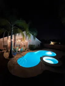 Relaxing Modern 3 br home with HEATED POOL - Image 4